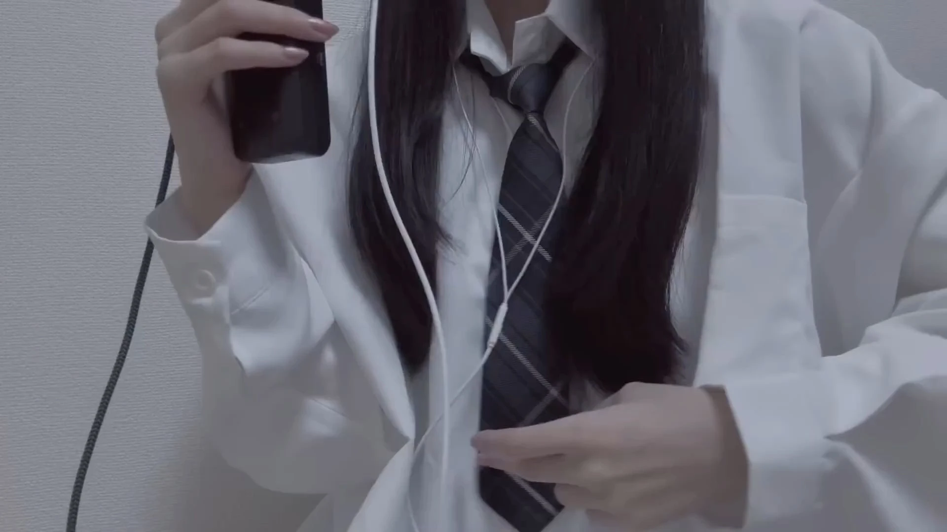 runa ASMR：制服上的耳语WhisperingEar Massage ASMR