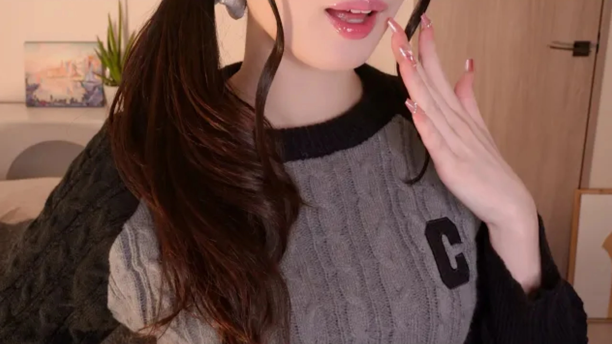ASMR Cham：听不到的低语融化了你的大脑