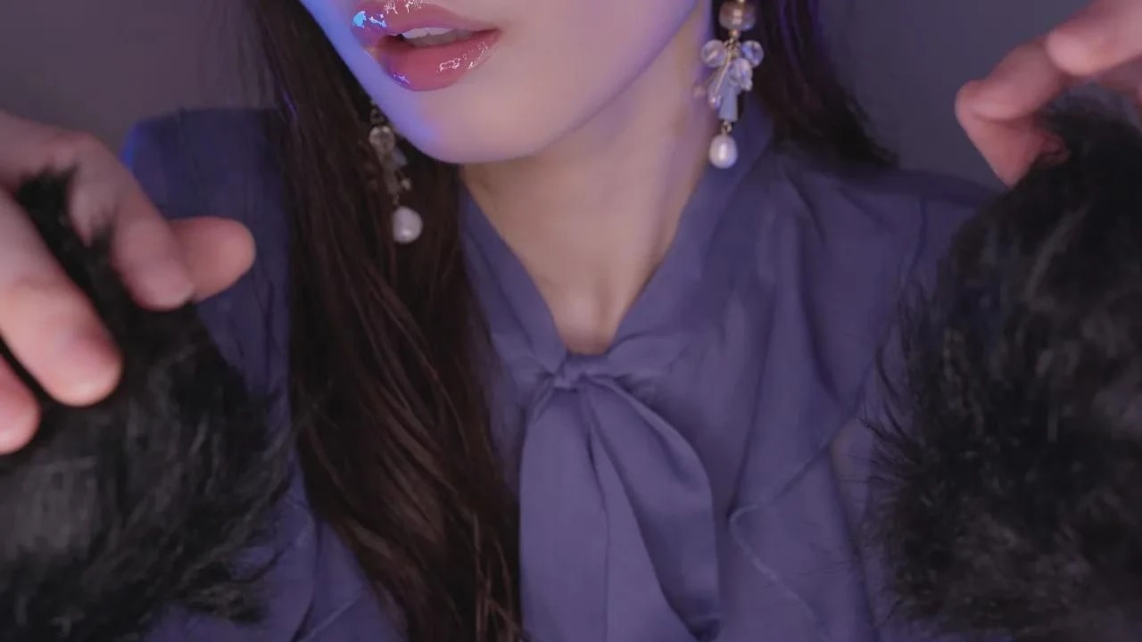 ASMR Cham：那毛茸茸的麦克风 + 激动人心的低语 = 😴💕