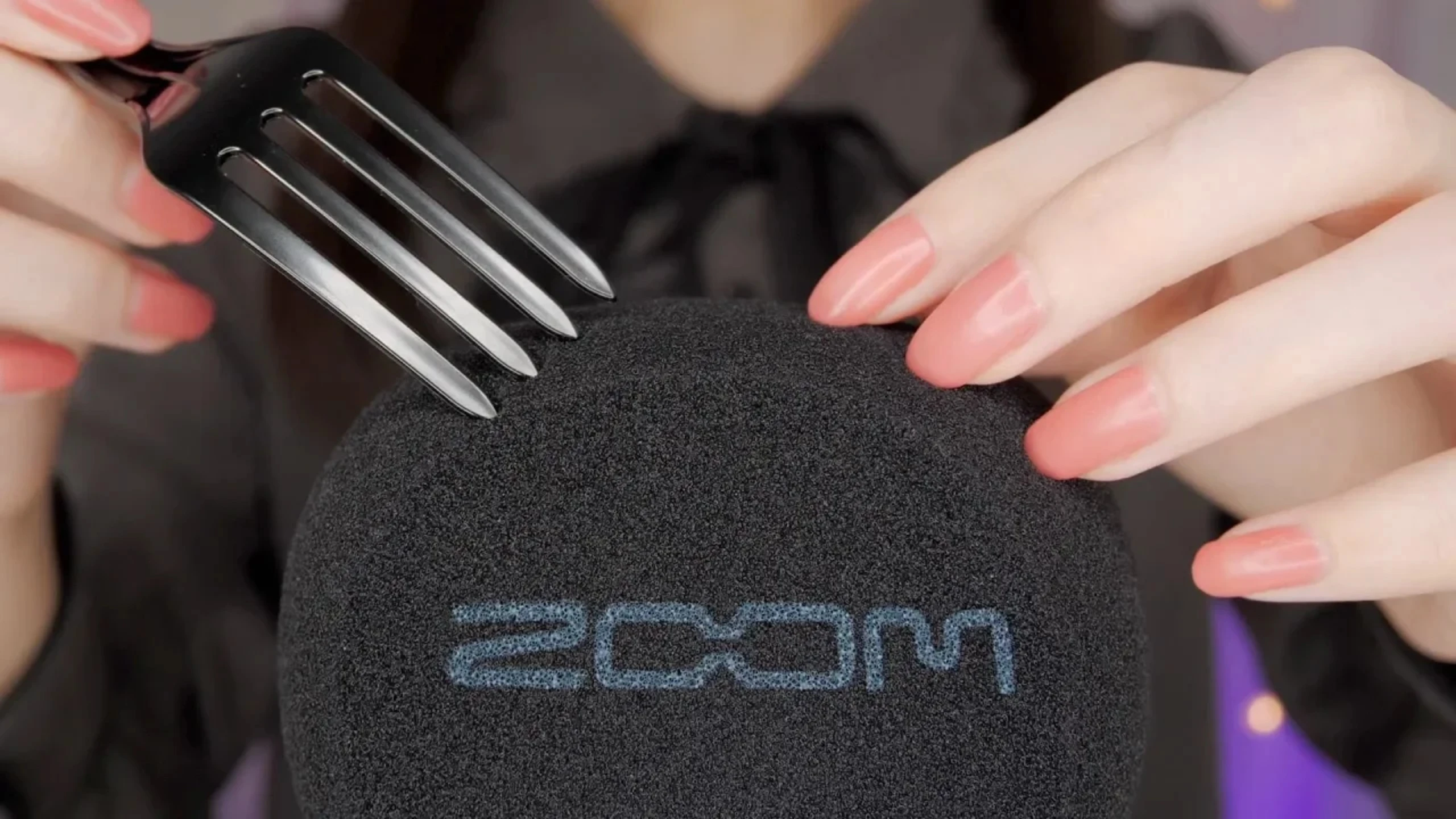 Coromo Sara. ASMR：ASMR 大脑酥麻感 麦克风探索（敲击、刮擦、刷拭等… ZOOM H6）