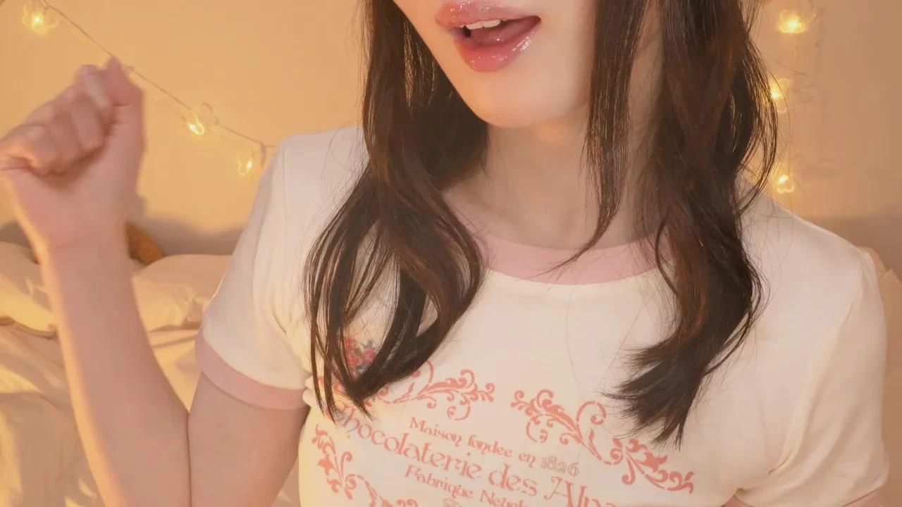 ASMR Cham：零距离拟声~触摸你的脸时近距离低语