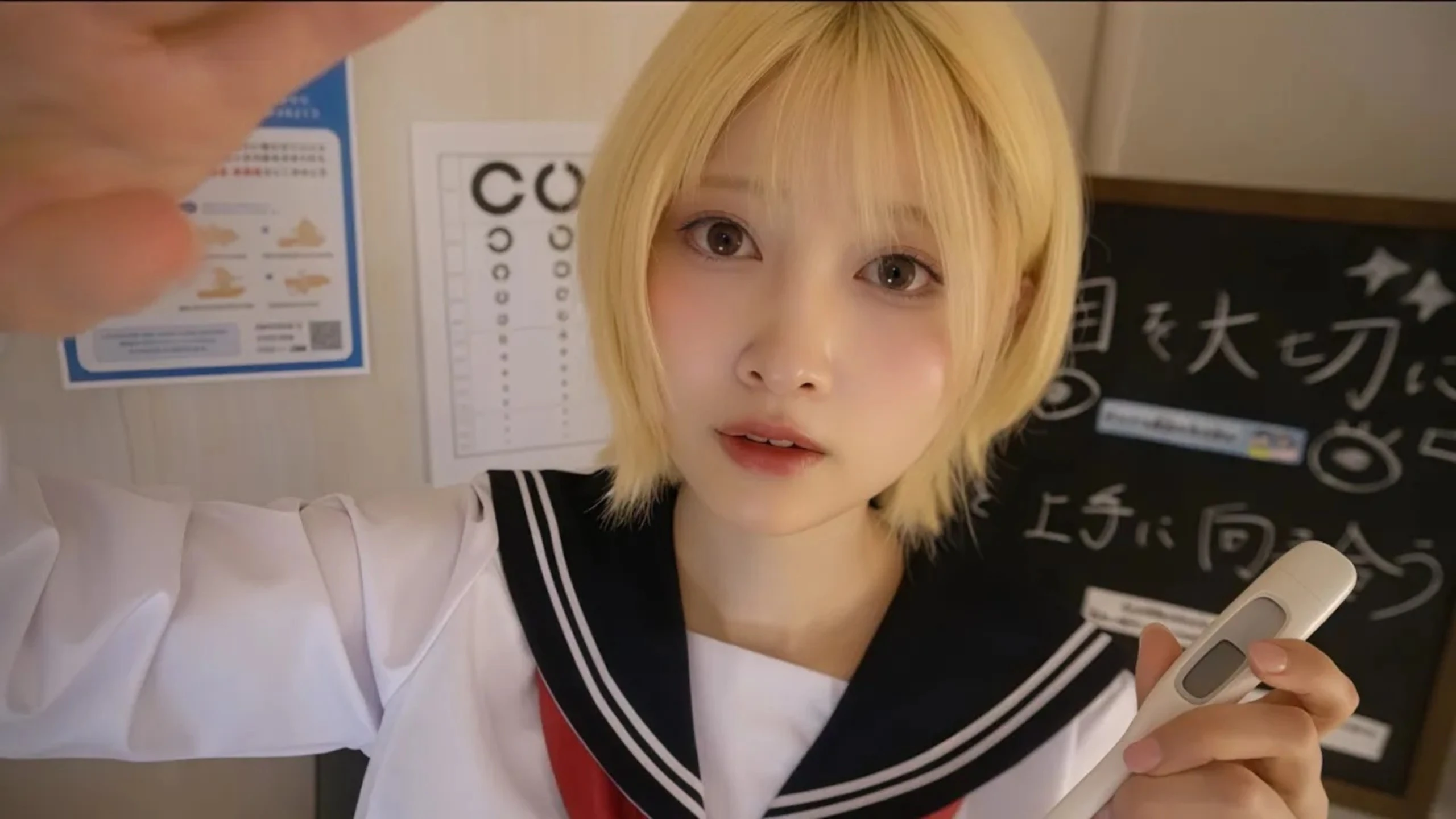 Runa ASMR【るな氏】：一位“辣妹”风格的同桌在医务室照顾我……【角色扮演】