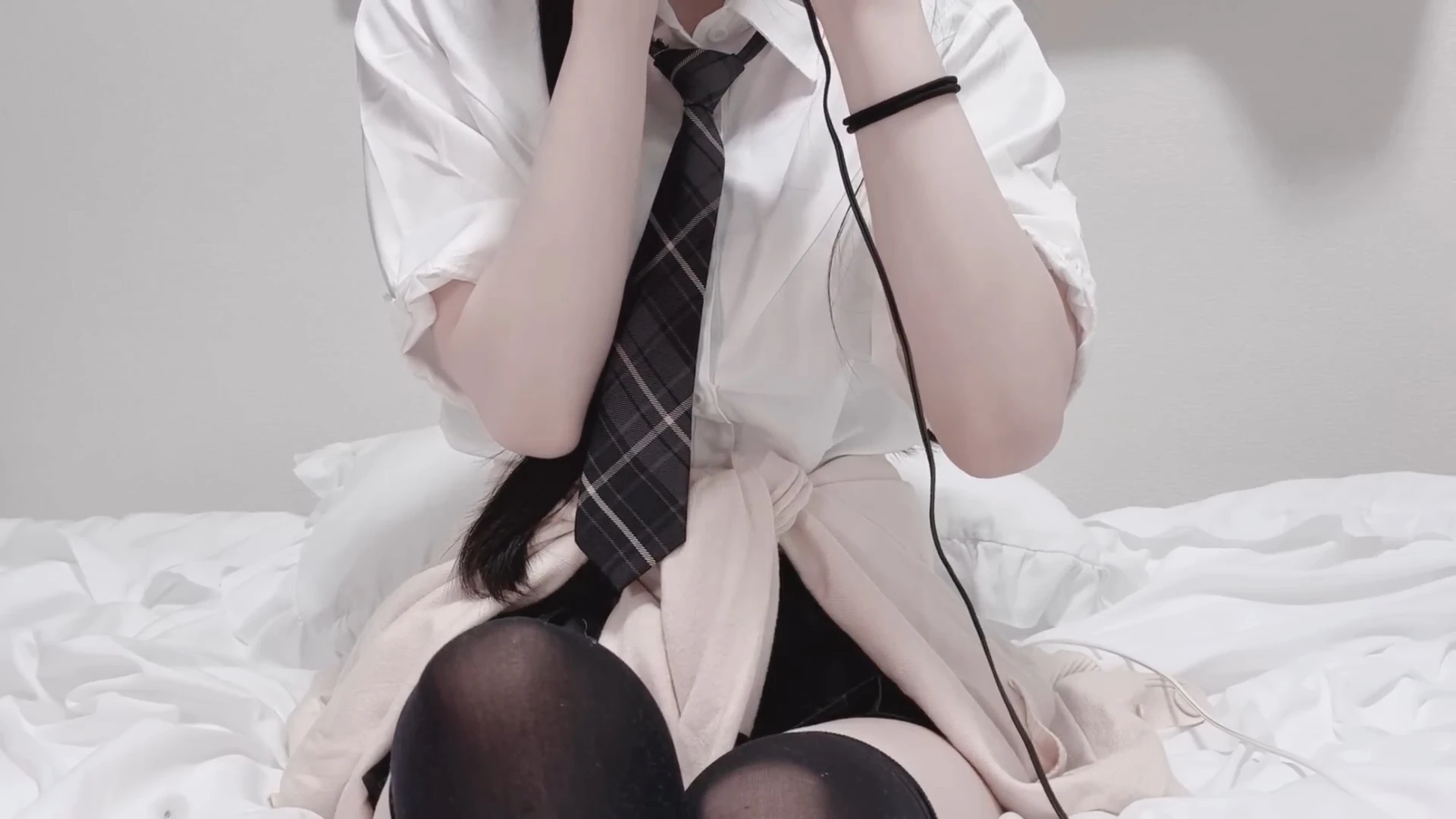 ふわん ASMR：有点可怕的辣妹，想用掏耳朵和你搞好关系