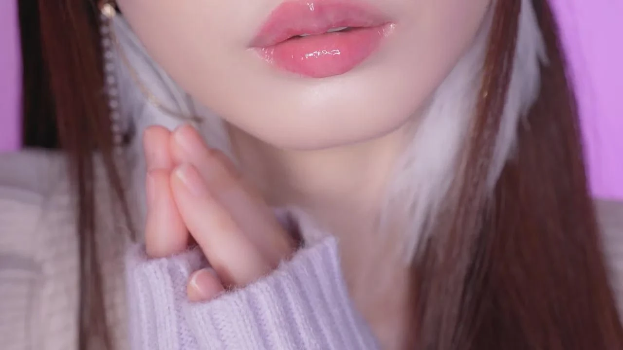 ASMR Cham：“Nyam Nyam”特写低语版助您入眠