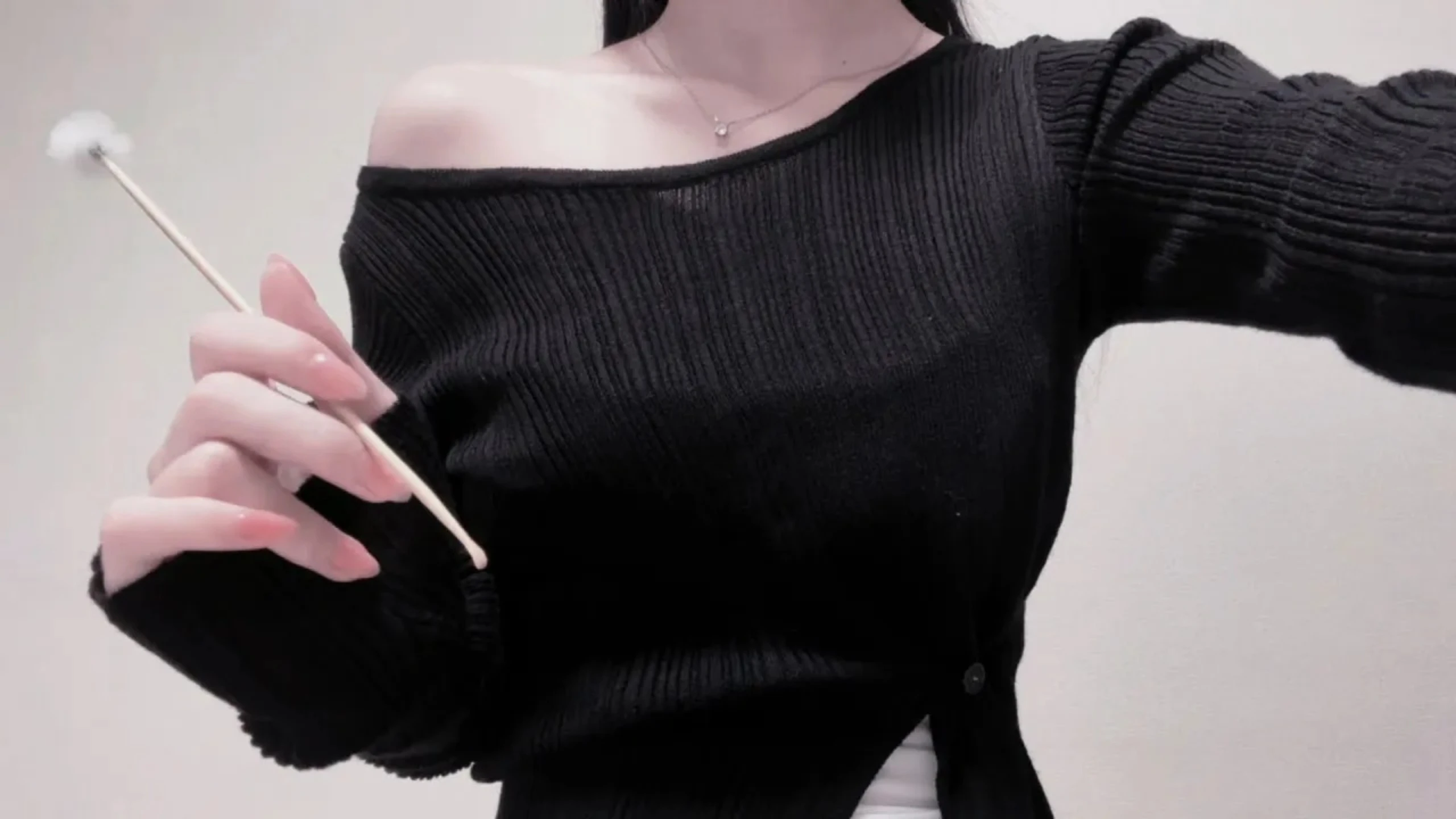 runa ASMR：[注意：距离很近] ASMR：醒来发现女友的爱意汹涌而来？她正抱……