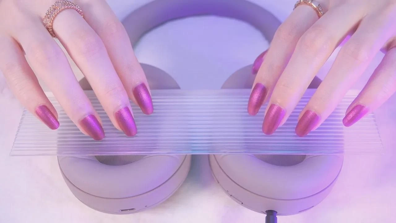Coromo Sara. ASMR：缓慢轻柔的抓挠声触发模式，助您深度入眠 🌙 1 小时（不说话）