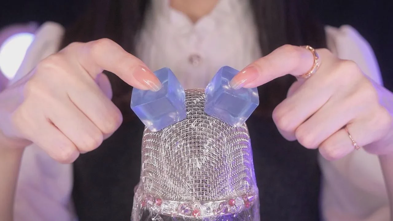 Coromo Sara. ASMR：强烈的深层脑部按摩技术，能引发令人发麻的反应 ⚡️