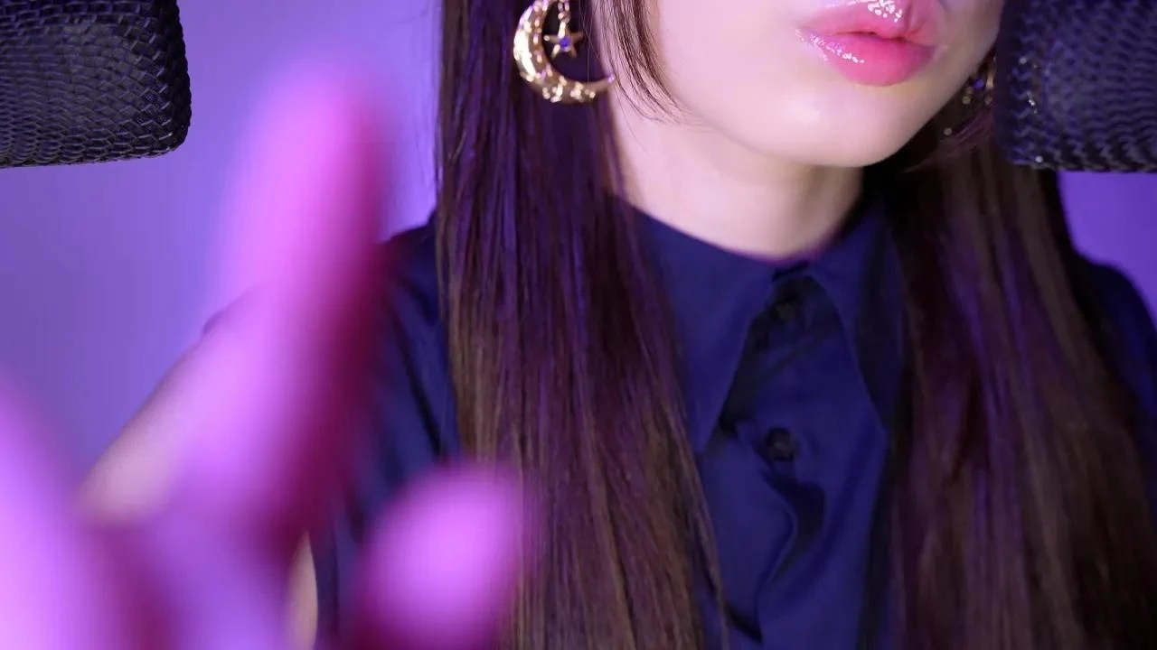 ASMR Cham：耳畔轻柔低语的 ASMR 音效（低沉、细腻且特写镜头，伴有手部动作）