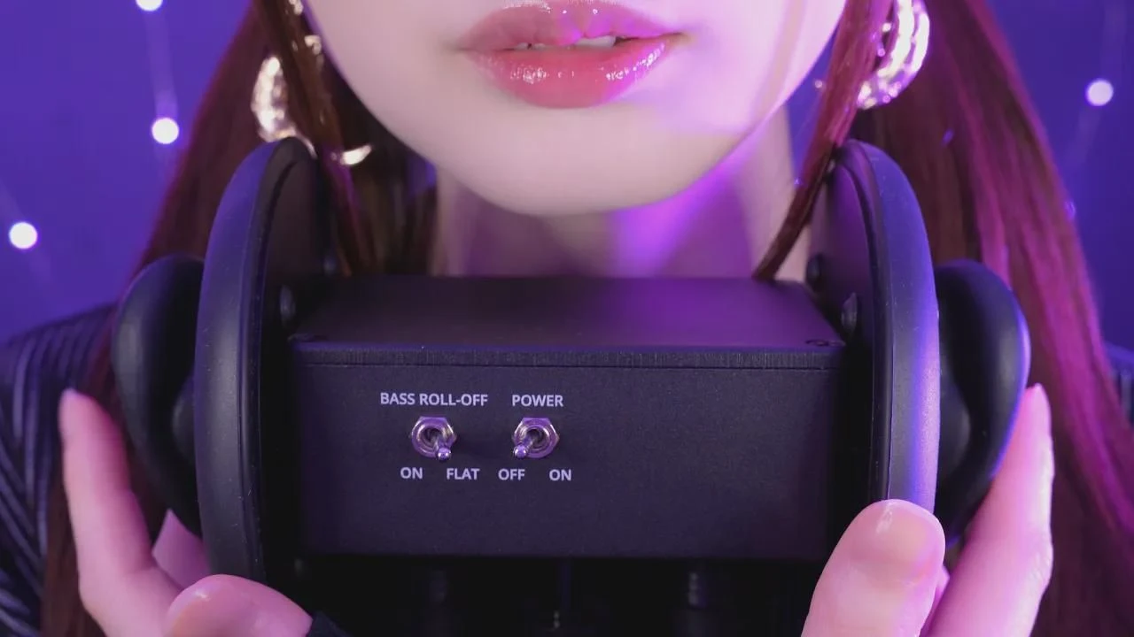 ASMR Cham：缓慢且模糊的低语声与耳部按摩