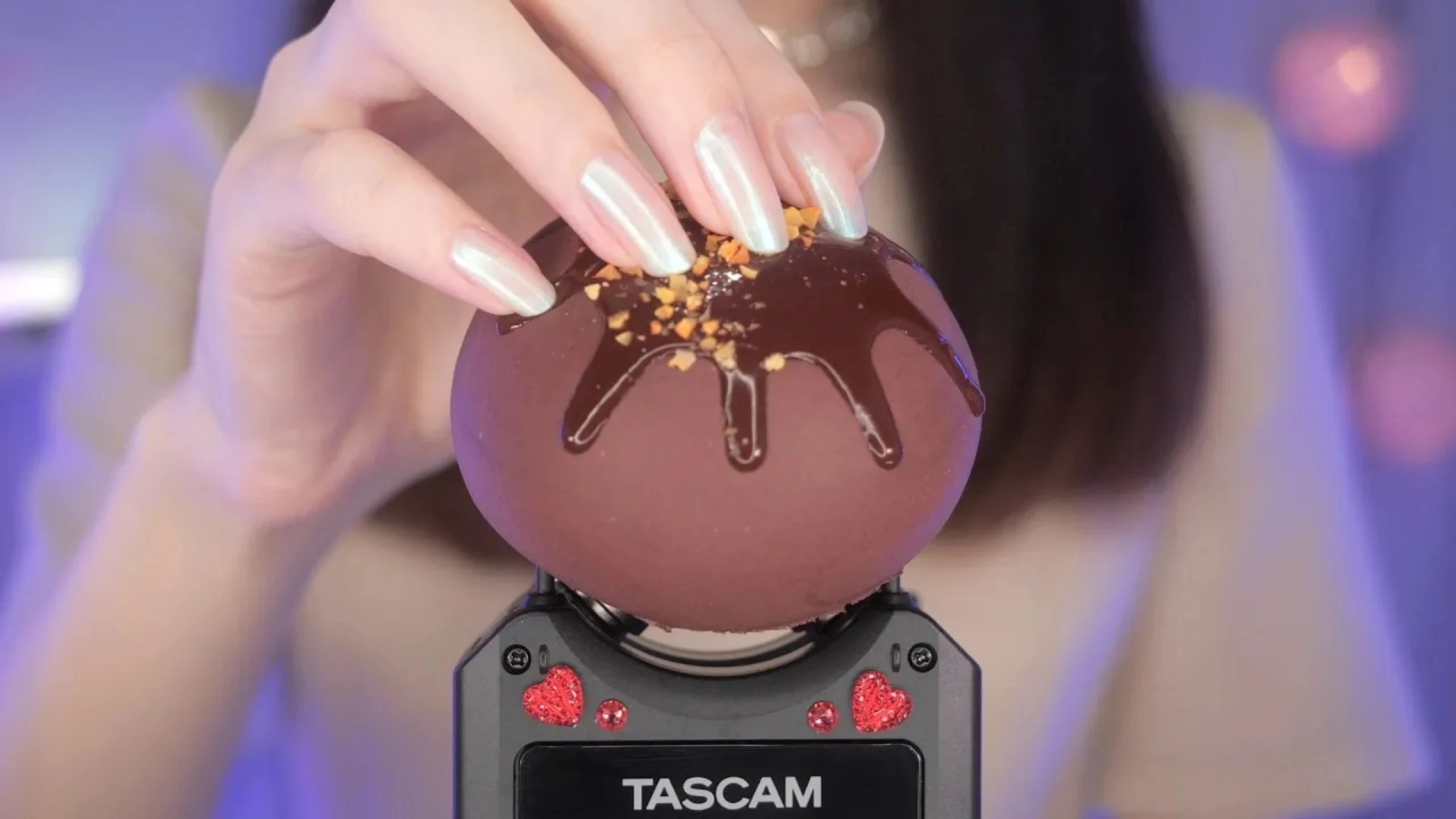 Coromo Sara. ASMR：ASMR 极致酥麻感 深耳专注刺激 随心入睡与放松， 2小时 / 全新麦克风