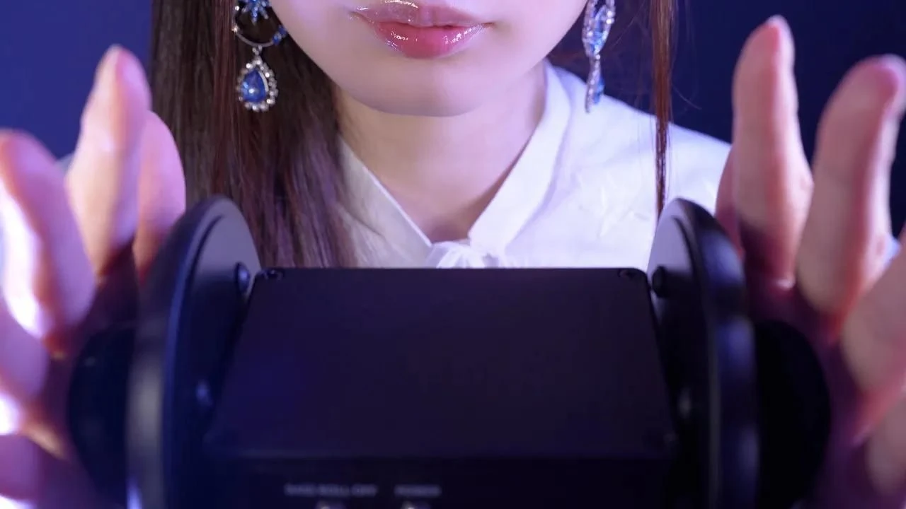 ASMR Cham：轻柔耳部按摩，助您安睡与放松