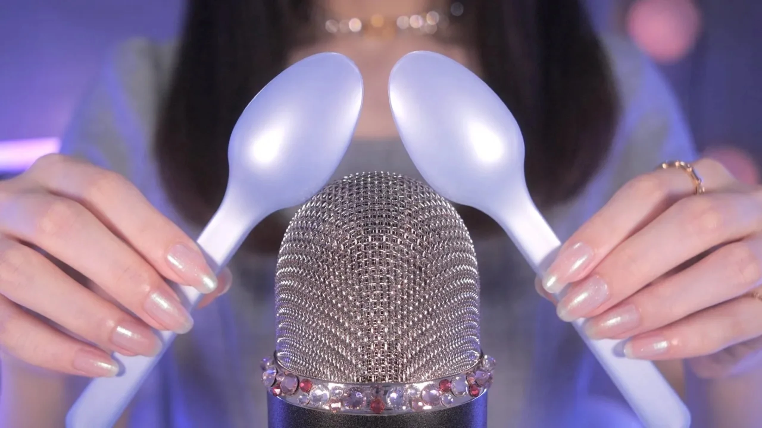 Coromo Sara. ASMR：ASMR 强烈的刺痛感+融化的脑部按摩，助你即刻入眠