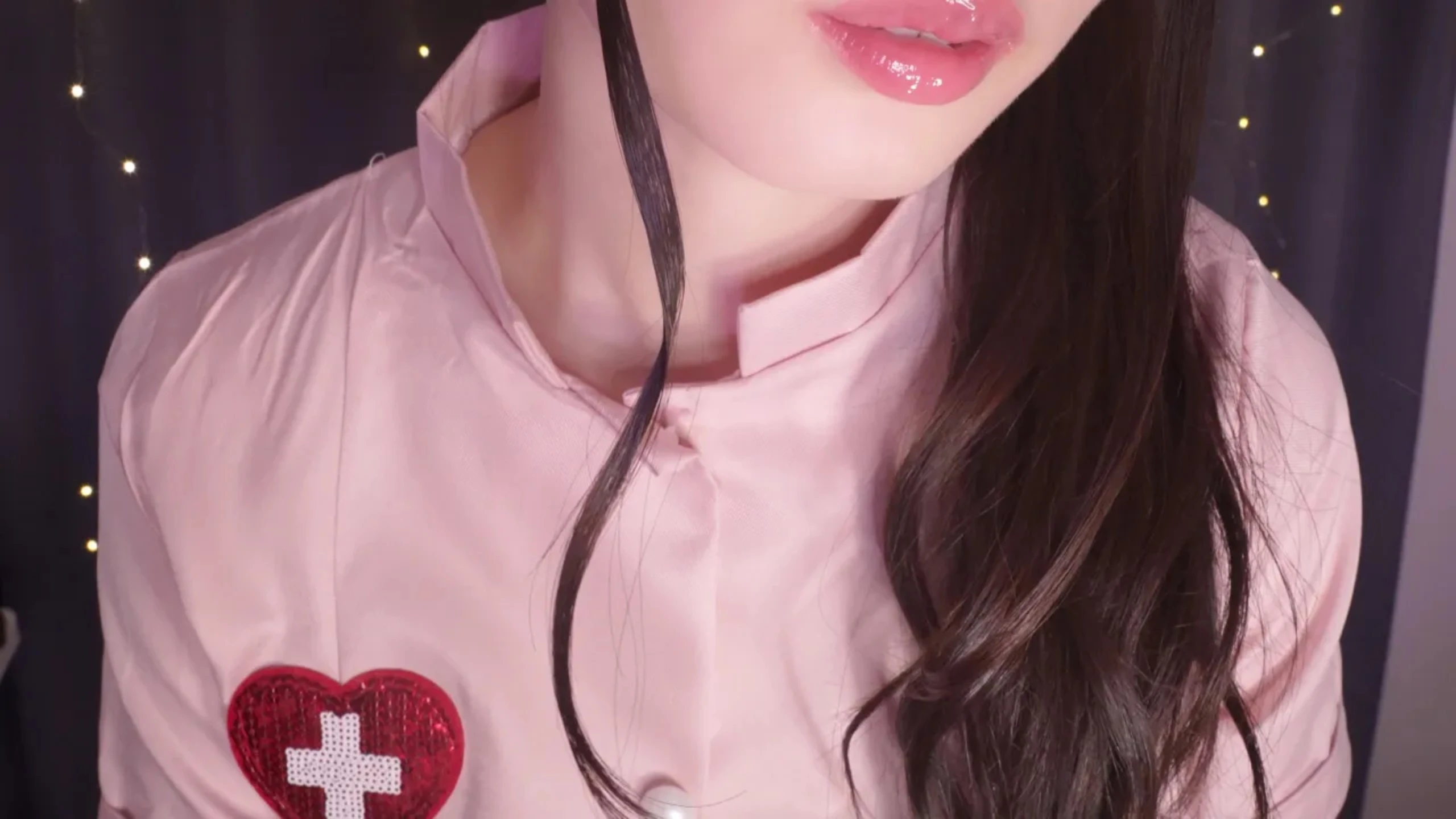 ASMR Cham: 决定让你睡觉，而你决定保持清醒,特写耳语