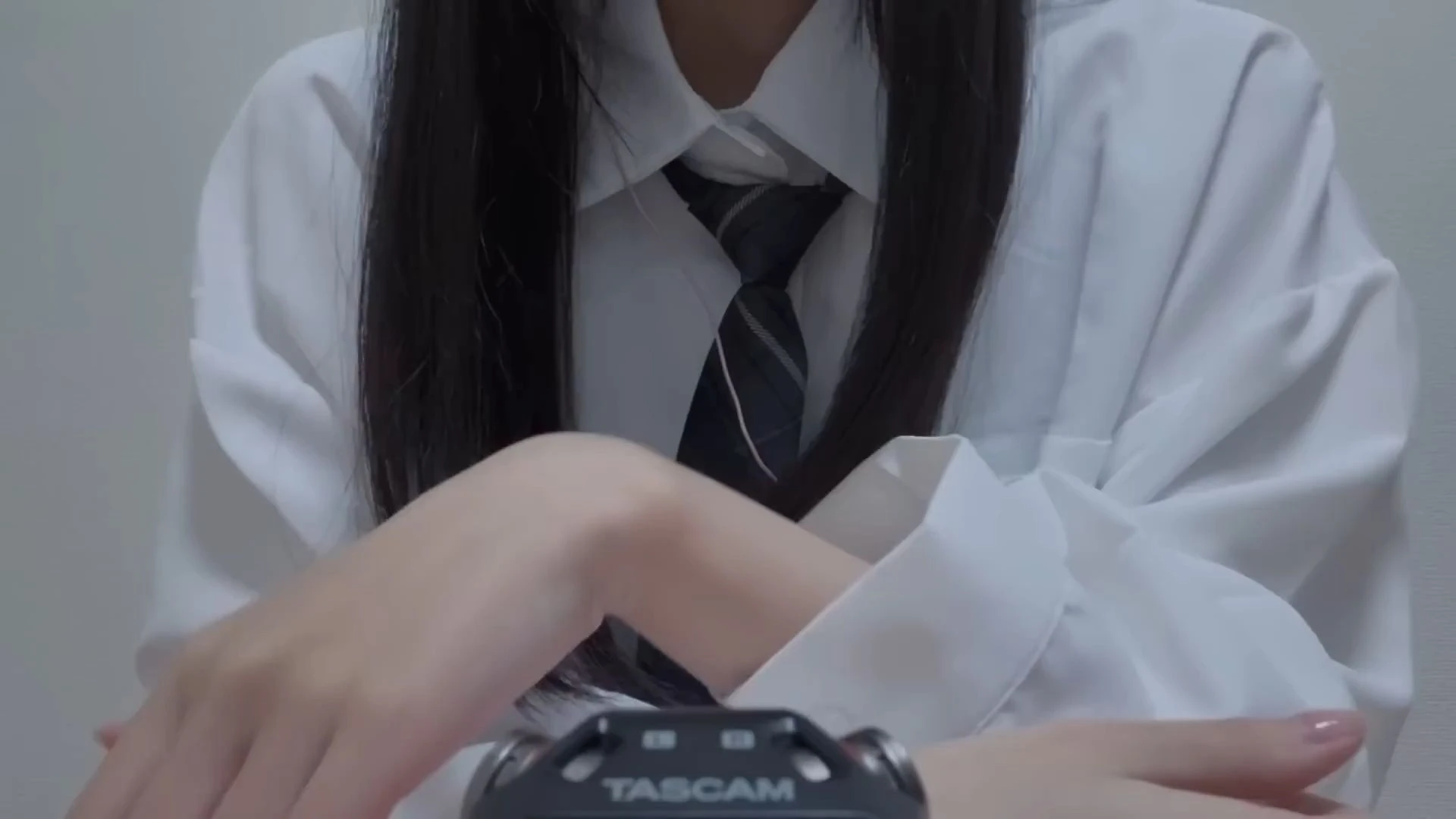 runa ASMR：睡觉前做4种掏耳朵的耳语